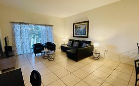 Huge Screened Patio That Overlooks Lake Buck, Near Famous Attractions!!